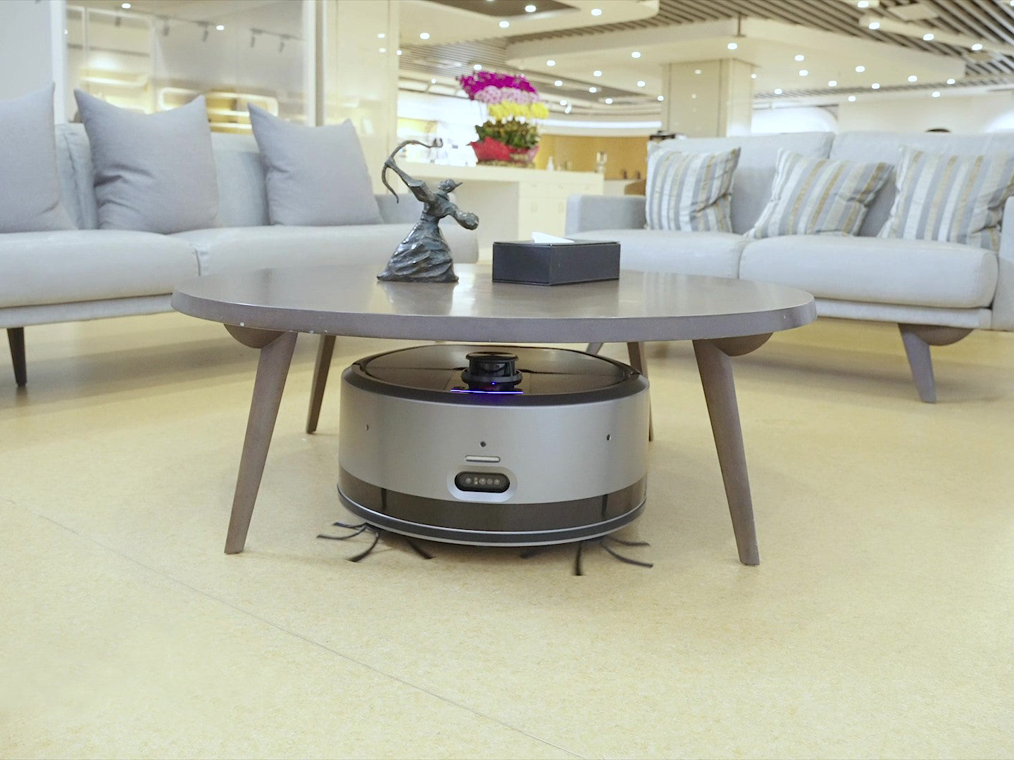 RV3 cleaning robot with station